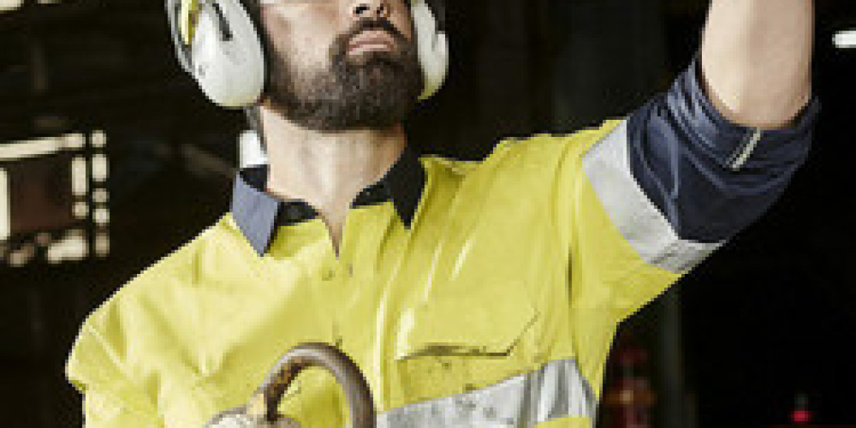 From Office to Outdoor: Men’s Clothing for Every Work Environment – Style Tips for Transitioning Between Settings