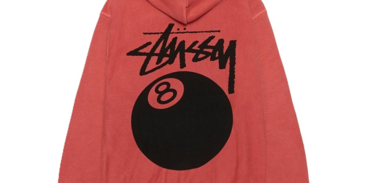 Winter Streetwear Vibes in the USA: The Timeless Appeal of Stussy and the Iconic Stussy Hoodie